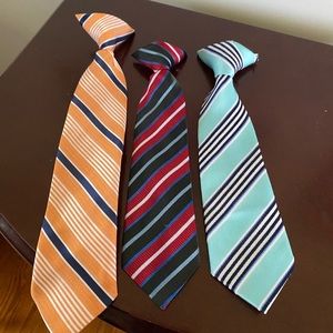 Three boys clip on toes like new